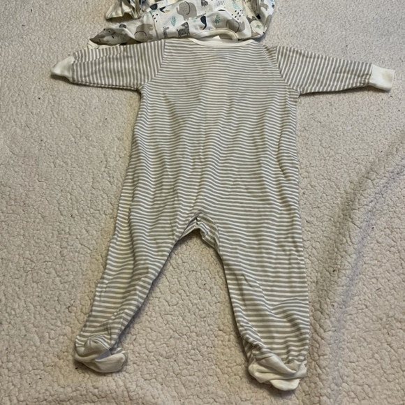 2 pc 3-6 month gerber one piece set - Picture 9 of 14